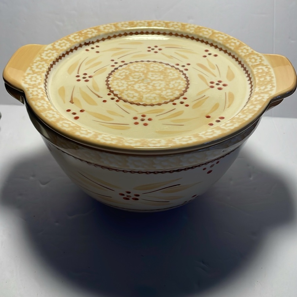 Old World Yellow Temptations Ovenware 1.5 Qt Casserole Dish & Lid